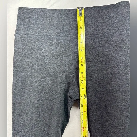 Vuori High Waisted 7/8 Leggings Women's Size L/XL Dark Heather Gray - Picture 5 of 9